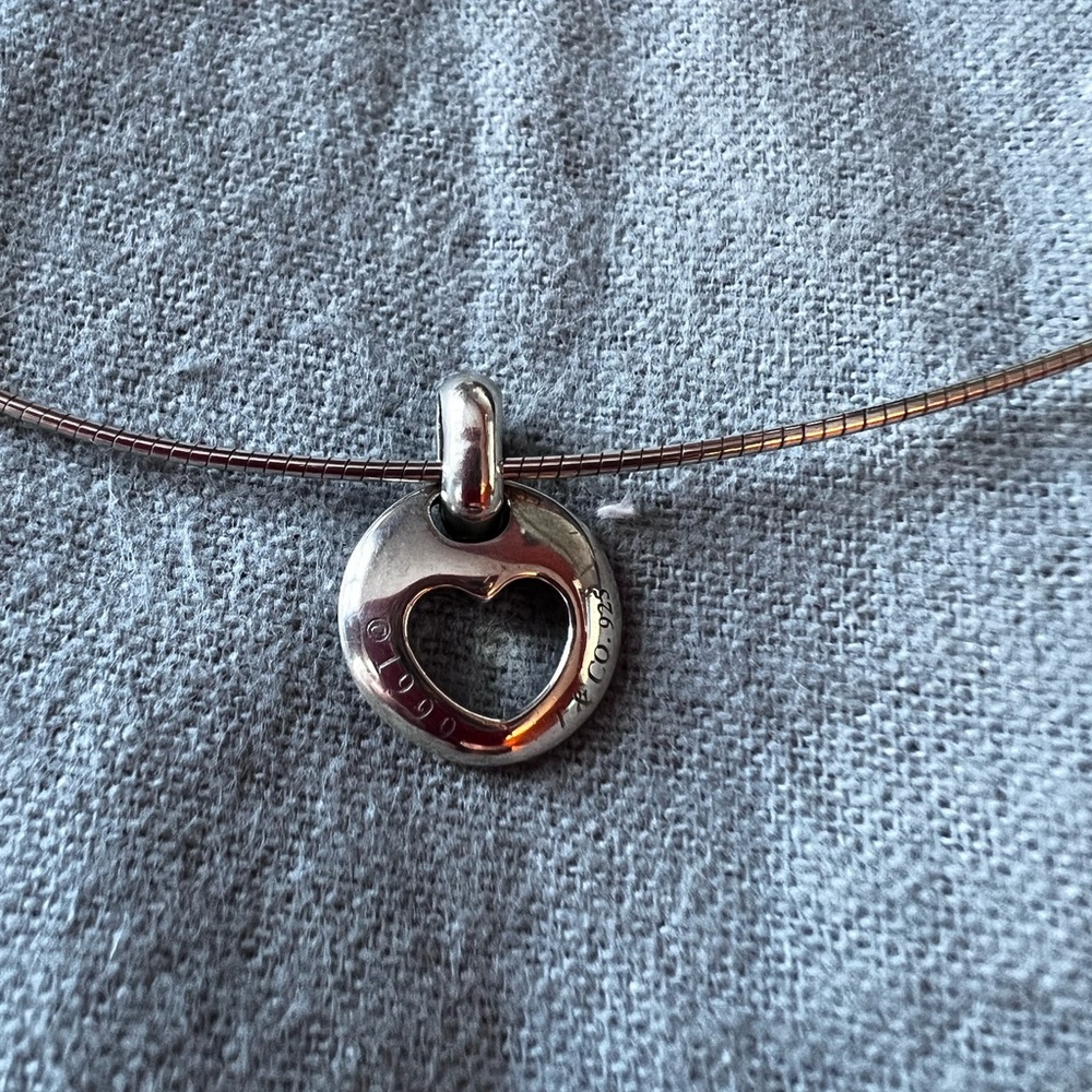 Tiffany & Co 1999 Sterling Silver 925 Cable Cord Cut Out HEART Necklace 16"